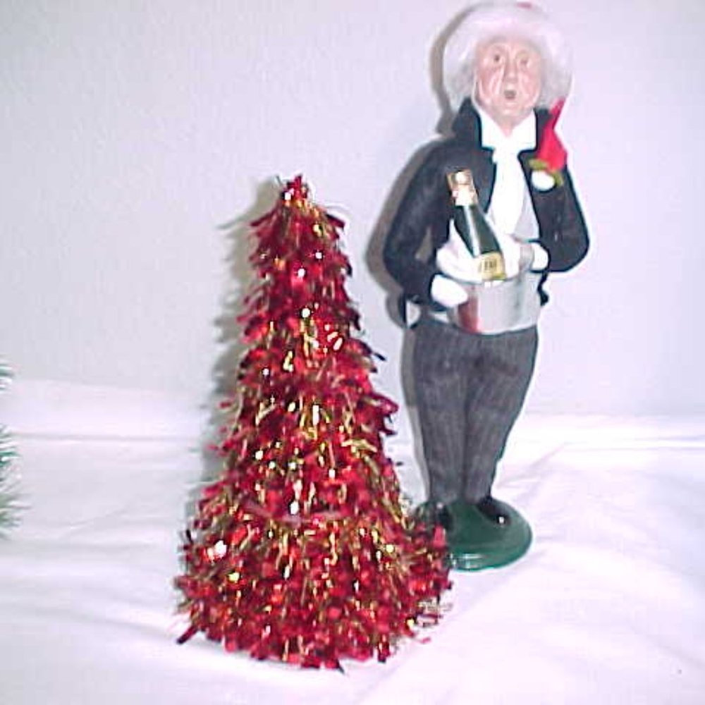 Byers Choice SANTA BUTLER with Wine Bottle and FREE Christmas TREE